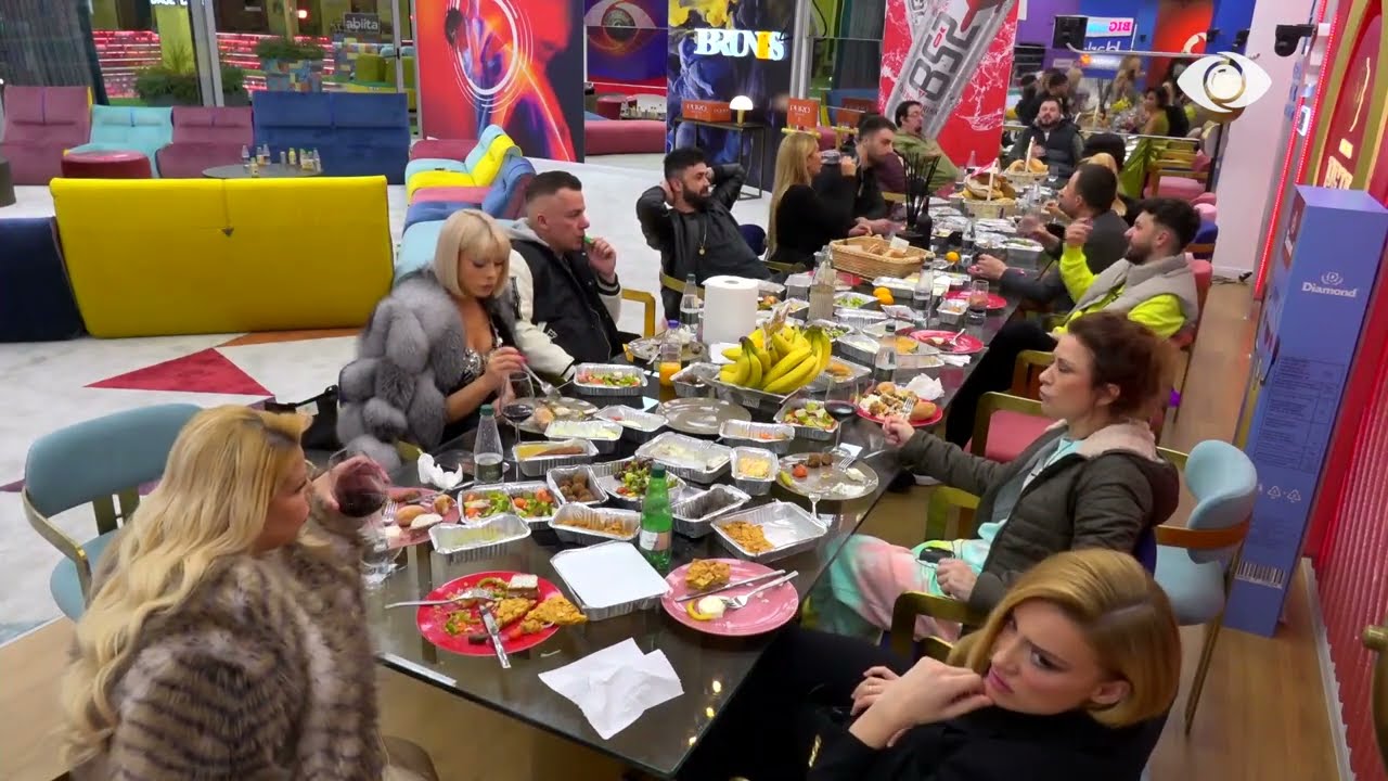 “A do sherr, a do sherr”/ Olsi dhe Juli shkëmbejnë batuta me njëri-tjetrin