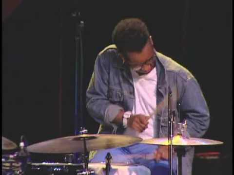 Robert Glasper Trio - Jamire Williams solo