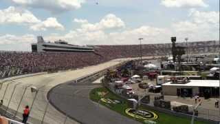 2012 Dover FedEx 400 benefiting Autism Speaks: Dropping the green flag!