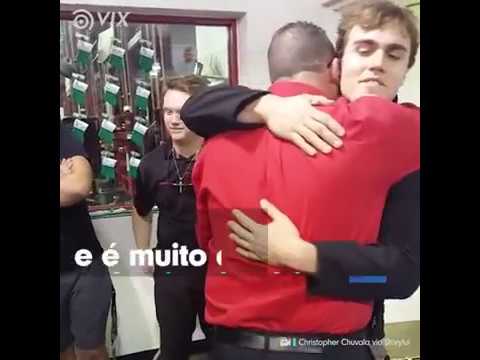 MUITA EMOÇÃO: Chefe ganha presente incrível dos funcionários | Inspiração | VIX