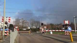 preview picture of video 'Spoorwegovergang Valkenburg/ Dutch Railroad-/ Level Crossing/ Bahnübergang/ Passage a Niveau'