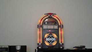 1WHEN THE MOON COMES OVER THE MOUNTAIN-Mac Wiseman.