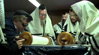 תפילה עם הרבי מניקלסבורגר בבית הכנסת וודבורן
