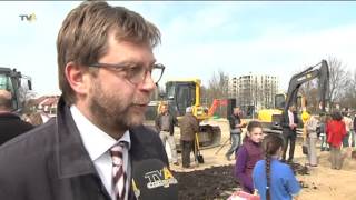 preview picture of video 'Das neue Gymnasium in Buchloe: Mit dem Spatenstich beginnen heute die Bauarbeiten'