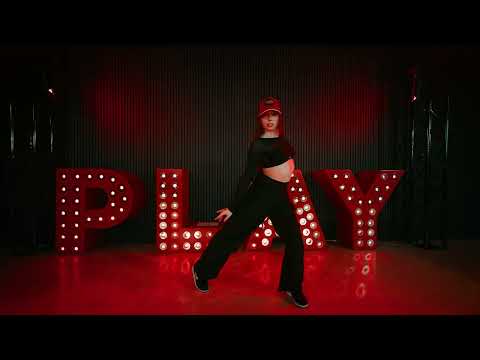 Sports Car - Tate McRae