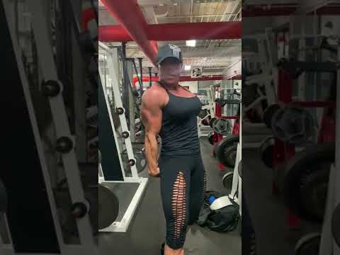 IFBB pro Tory Minehan posing practice/conditioning check