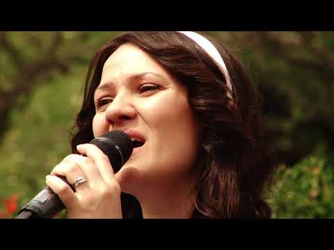 Ești lângă mine - Emma Repede