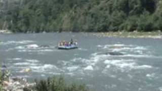 preview picture of video 'White Water Rafting at Kullu'