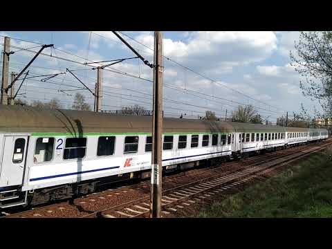 EP07-376 przejeżdża obok lokomotywowni bydgoszcz wschód.