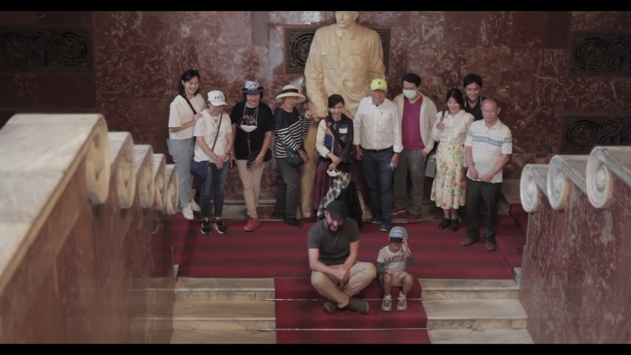 Photo with a dictator Trailer