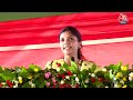 Akhilesh Yadav के मंच पर छा गई ये लड़की! , Mulayam Singh के खास दोस्त से है कनेक्शन | Aaj Tak News - Video