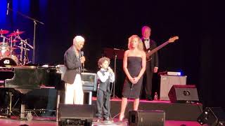 Download lagu Dionne Warwick with her nephew Kato & granddaughter Cheyenne - That's What Friends Are For - LA 2023 mp3