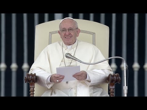 El Papa explica el significado del agua en el Bautismo