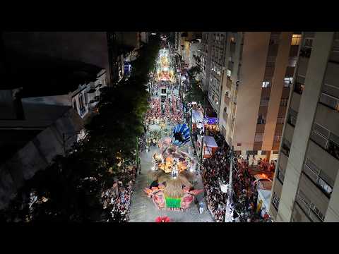 Alunos do Samba revive trajetória de Mão de Luva no desfile pelo Grupo Especial em Nova Friburgo