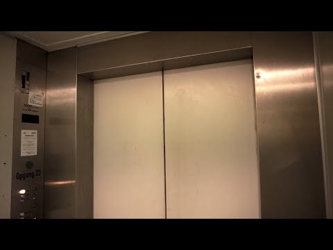 Machine Room! 1978 Stahl traction elevator (upgraded 1993) @ Holte Midtpunkt, Holte, Denmark