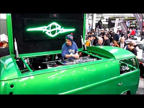 download lagu mp3 mp4 Kombi Bliss, download lagu Kombi Bliss gratis, unduh video klip Kombi Bliss