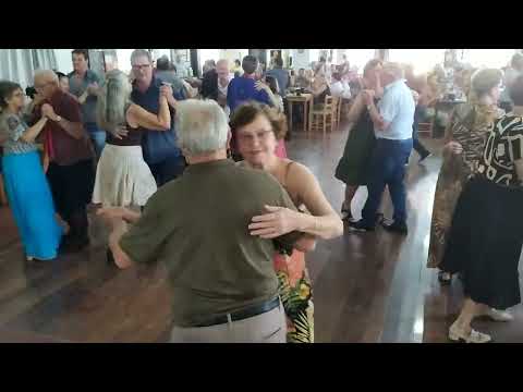 Bailinho em quatro Pontes pr animação grupo Reprise de marechal cândido Rondon pr 
