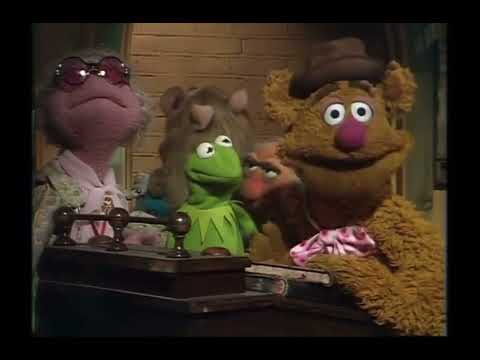 The Muppet Show - 103: Joel Grey - Backstage #3 (1976)