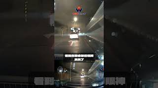 看到你那睿智的眼神，我笑了