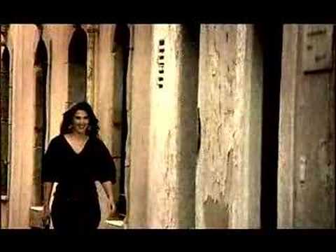 Nuria Fergó "De Vuelta y Vuelta"