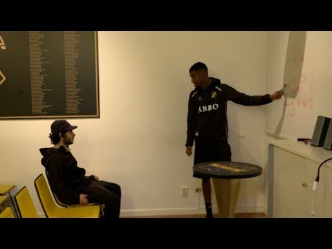 E-Svenskan: Här tar Isak över taktiksnacket: "Försvaret är viktigt" - TV4 Sport