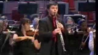 Julian Bliss plays Mozart clarinet concerto I.Allegro (pt 1)