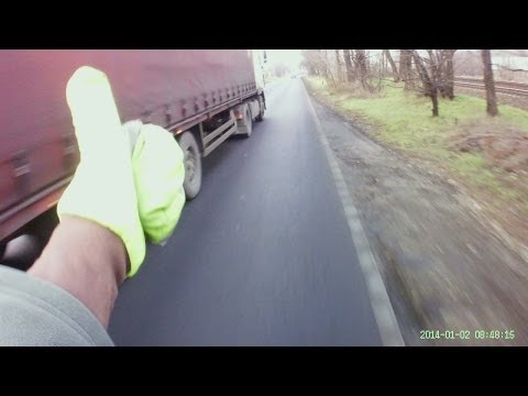 Good HVG, bad garbage truck - Jó kamion, rossz kukás