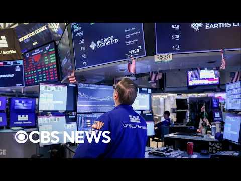 Dow closes down 1,000 points as Fed votes to leave interest rates unchanged