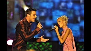 Christina Aguilera - Nobody Wants to Be Lonely feat  Ricky Martin Live @ World Music Awards 2001