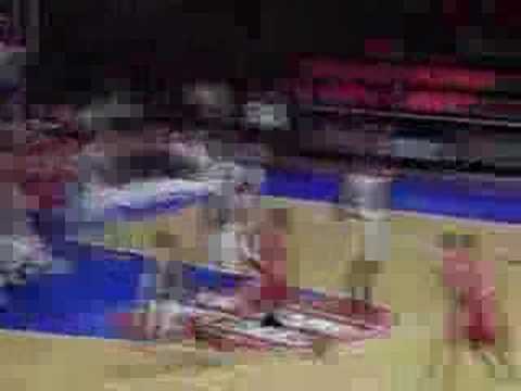 27 20-10-07 Leuven-BCO - Brunner met een krachtige dunk.mpg