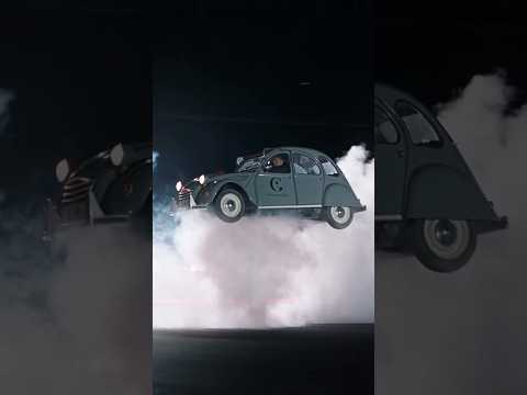 Tesla Roadster qui vole ? 🚙 🚀 Nous, on a la 2CV Gueuleton