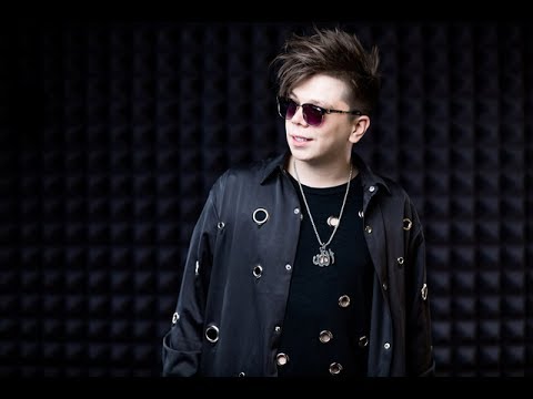 Elvin Grey\ споткнулся, чуть не упал\сбежал\румынский гость zip92\