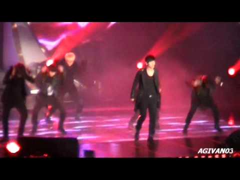 [FANCAM] BEAST 101209 - SHOCK @ Golden Disk Award 2010 (1/2)