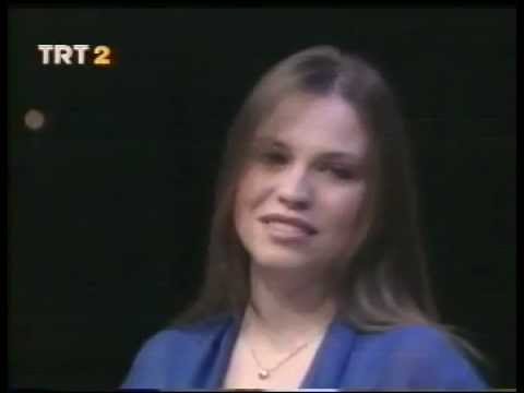 Elif GÖKALP ~ Sevgi Herşeydir 