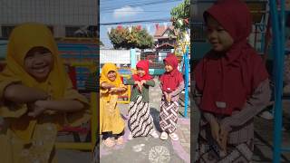 Download lagu Joget Semut sakadung kading | Tari Semut Padung ding #jogetviral #jogettiktok #tarianviral #dance mp3 Download lagu Joget Semut sakadung kading | Tari Semut Padung ding #jogetviral #jogettiktok #tarianviral #dance mp3