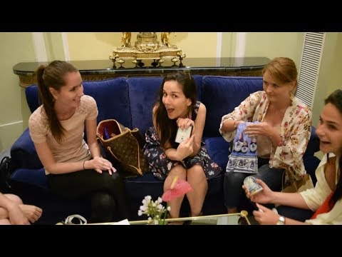 Natalia Oreiro with fans in Madrid - 20.7.2017 - www.nataliaoreiro.cz