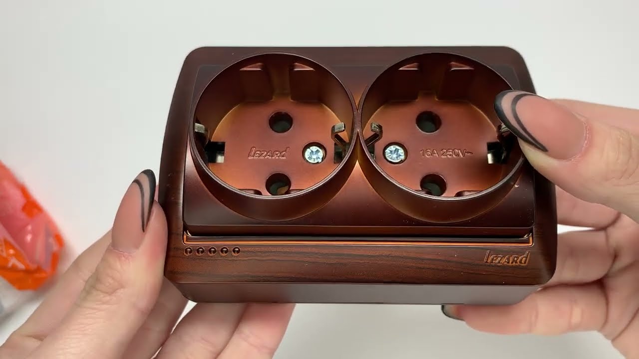 Розетка накладная двухместная с/з LEZARD Demet античный кедр IP20 711-0400-127