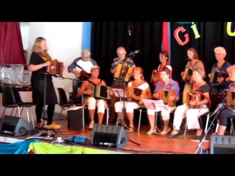 Rannveig Djønne tijdens groepspresentatie Trek er es Uut 2011