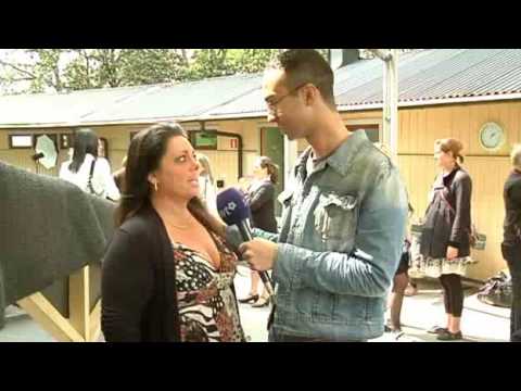 Anna Book är exalterad i intervjun inför Allsång på Skansen