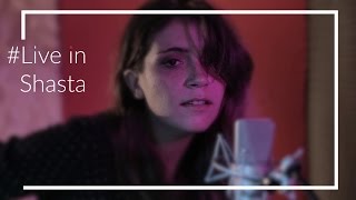 La mansión de los espejos Lyrics English Translation