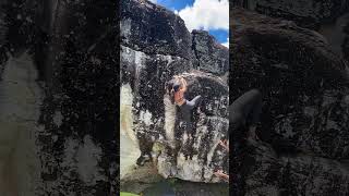 Video thumbnail of Na trave, V5. Cocalzinho de Goiás