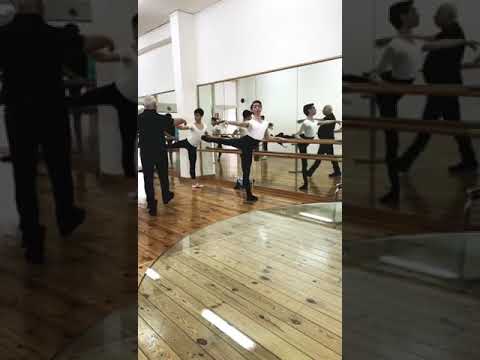 Francesco Mazza Rond de jambe par terre