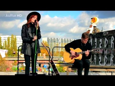 FLORENCE + MACHINE - What The Water Gave Me acoustic @On the roofs