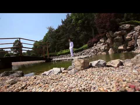 Karol - Powiedz jeszcze raz (Oficjalny teledysk)