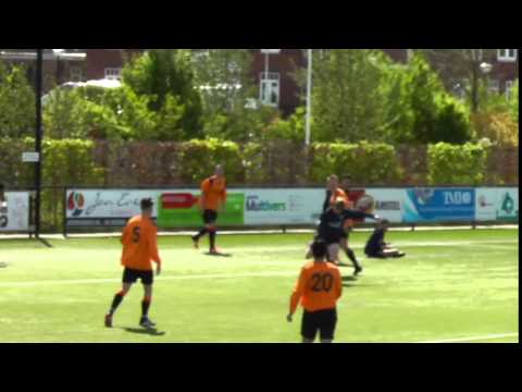 23 april 2016 VV De Meern A2 - PVC A1 com 9-1 nog maar eens een redding van de keeper van PVC