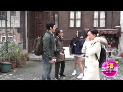 [News] Victoria chill chill with short pants in Turkey