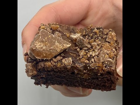 How to Make Daim Bar Brownies | Phoebakes