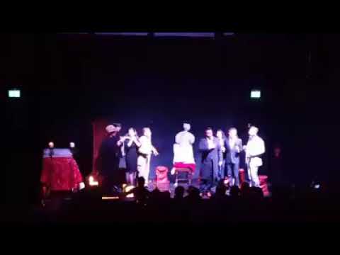 In testa la cappellina....