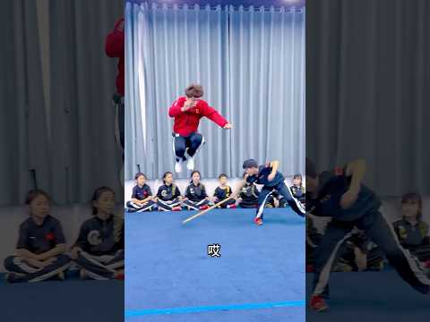 Không phải HLV thì sao?