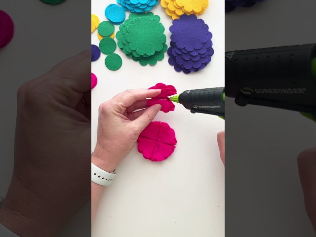 Vídeo relacionado con Felt Sheets Pack - Crafting Supplies for Hobbyists | Polyester Fabric with Soft Texture, DIY Costume Material, Scrapbooking Accessory, Home Decor Tool, School Art Project Aid for Kids Artists